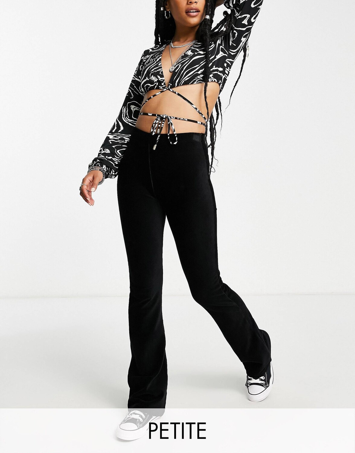 

Черные расклешенные брюки из эластичного вельвета Topshop Petite, Черный