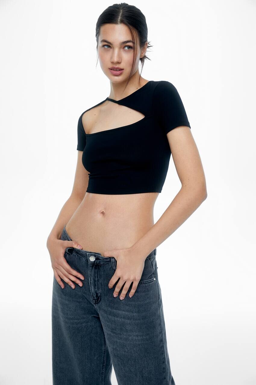 

Топ с короткими рукавами и вырезами Pull&Bear, черный
