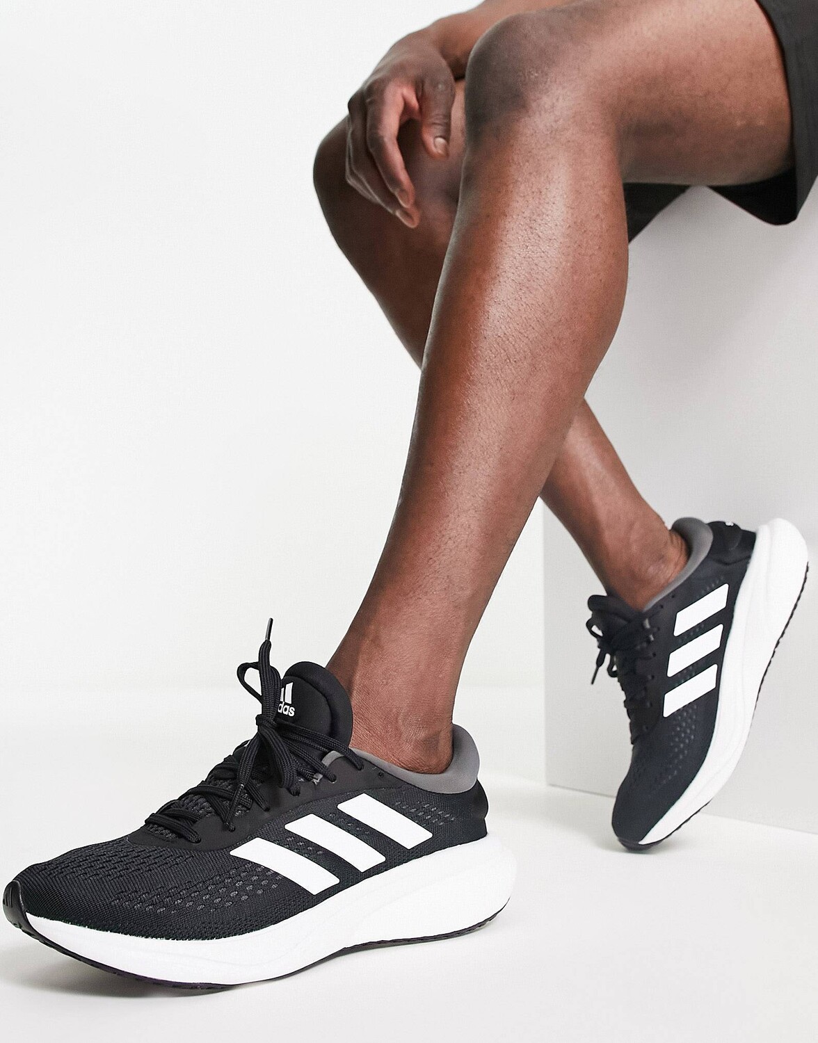 

Черные кроссовки adidas Running Supernova 2
