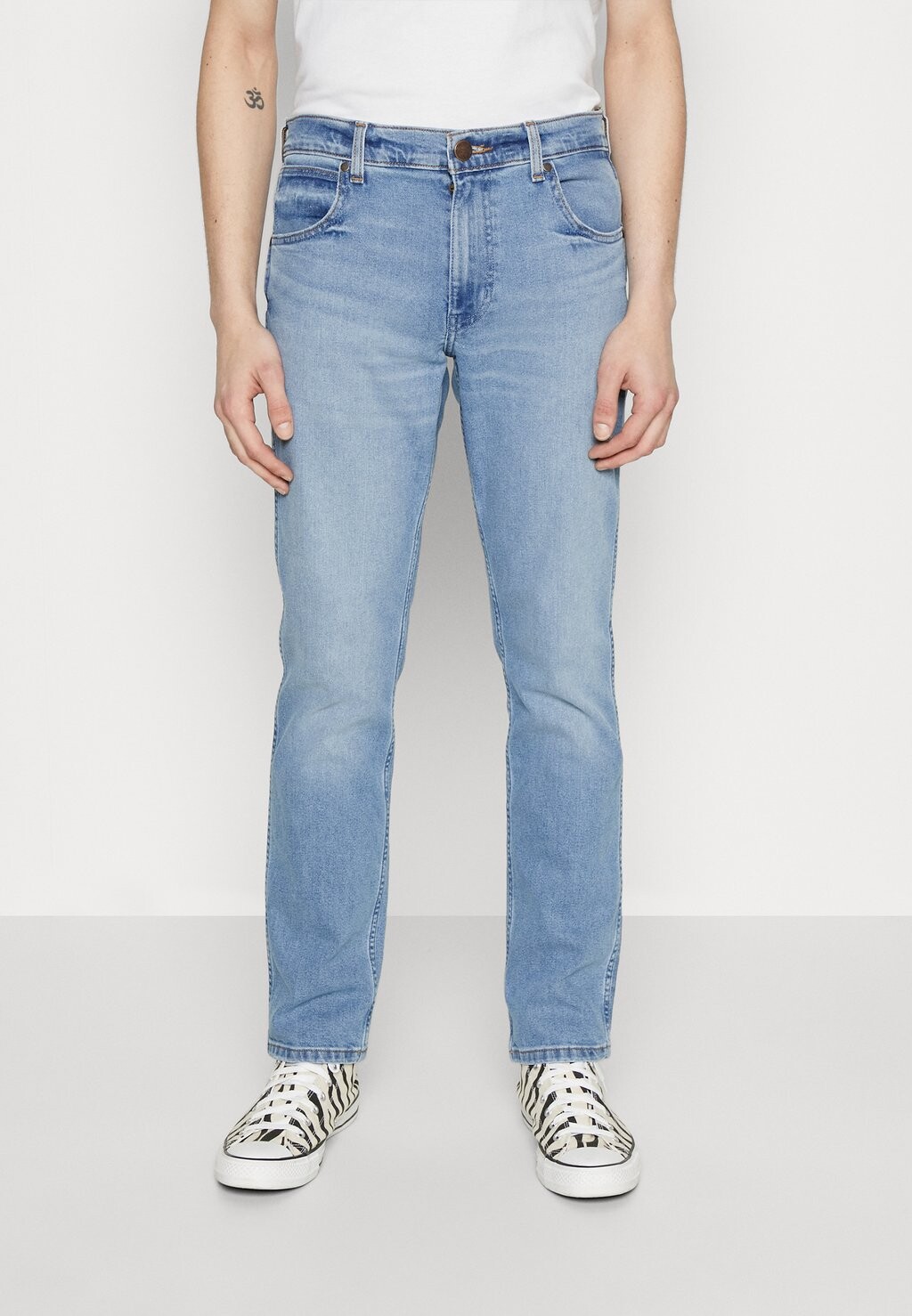 

Джинсы прямого кроя Wrangler
