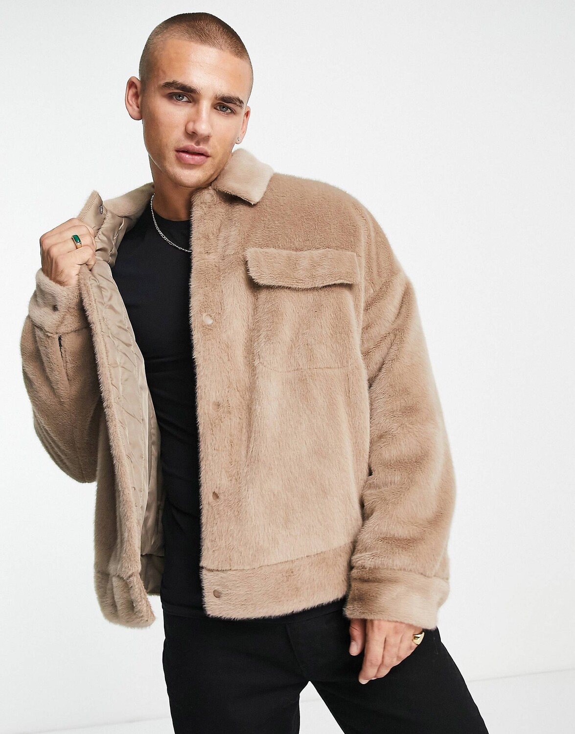 

Бежевая куртка из искусственного меха ASOS DESIGN