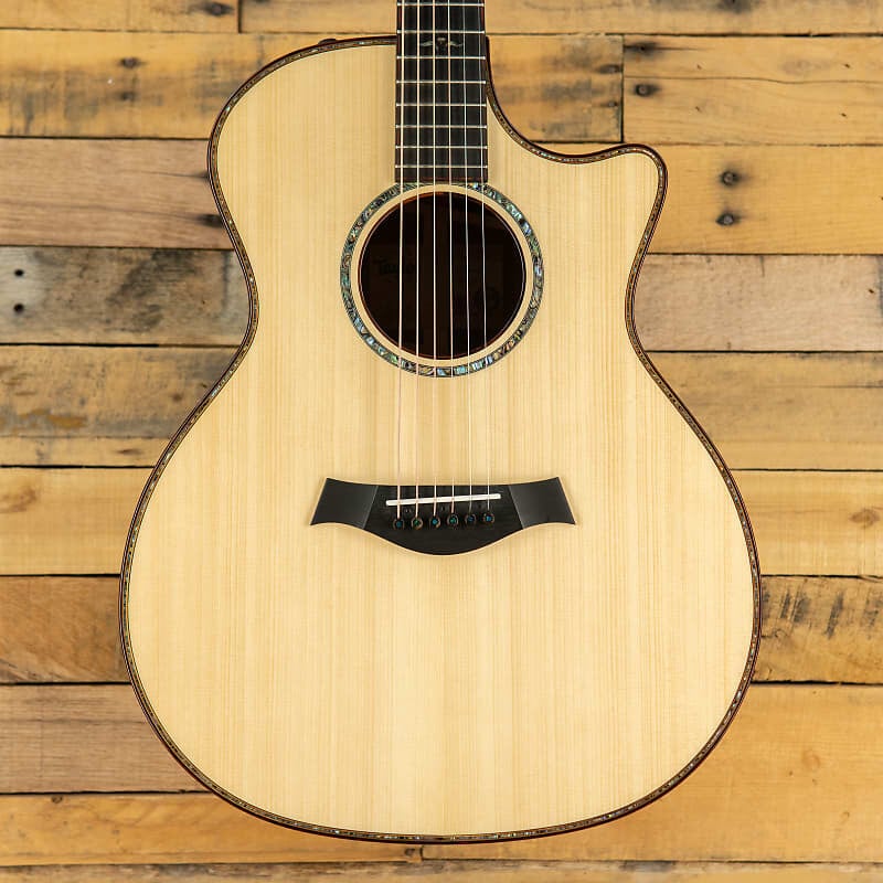 

Taylor Custom Grand Auditorium Adirondack Spruce & Tasmanian Blackwood 2022 - Natural / Shaded Edgeburst