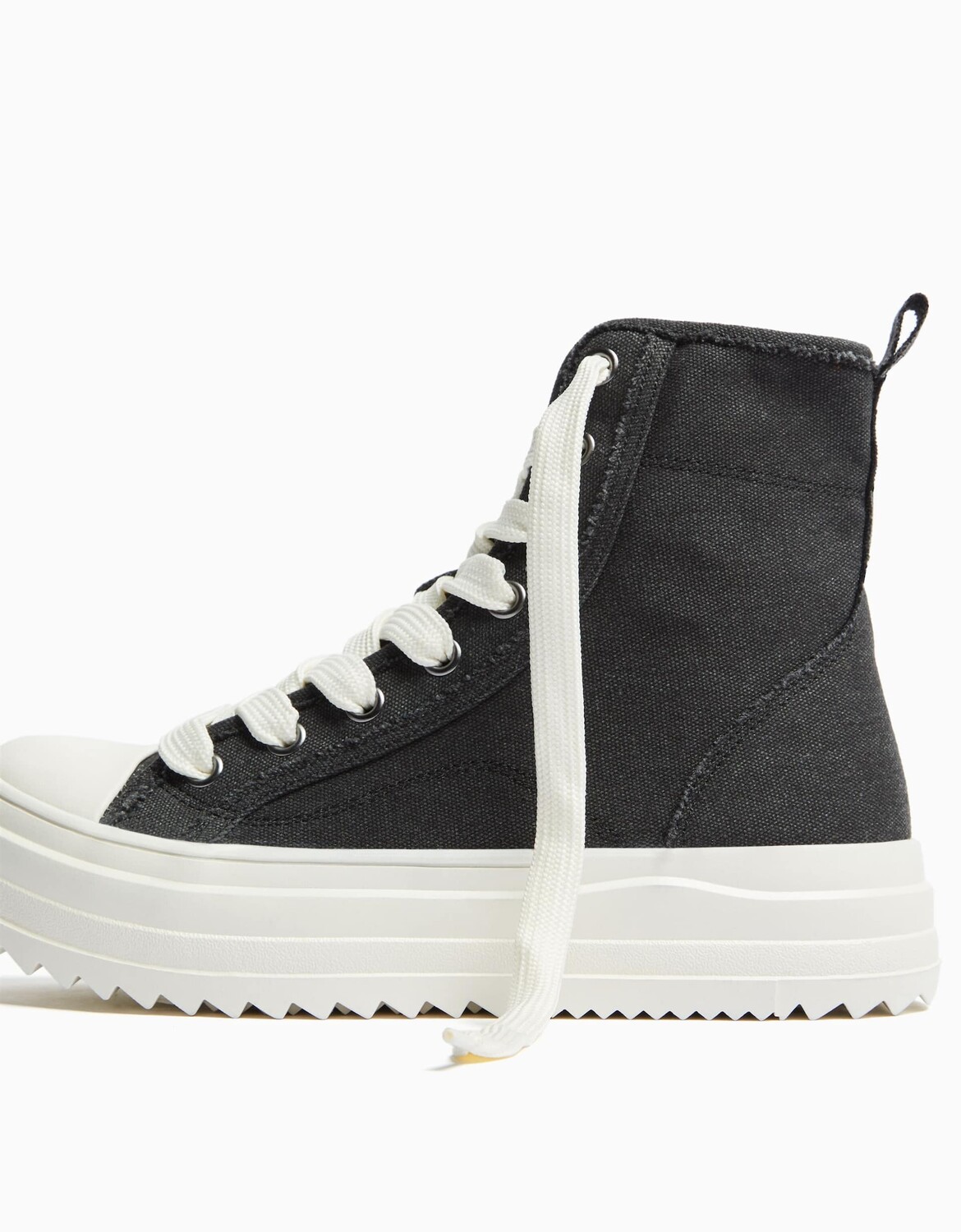 

Высокие кроссовки Bershka Chunky High-top, черный