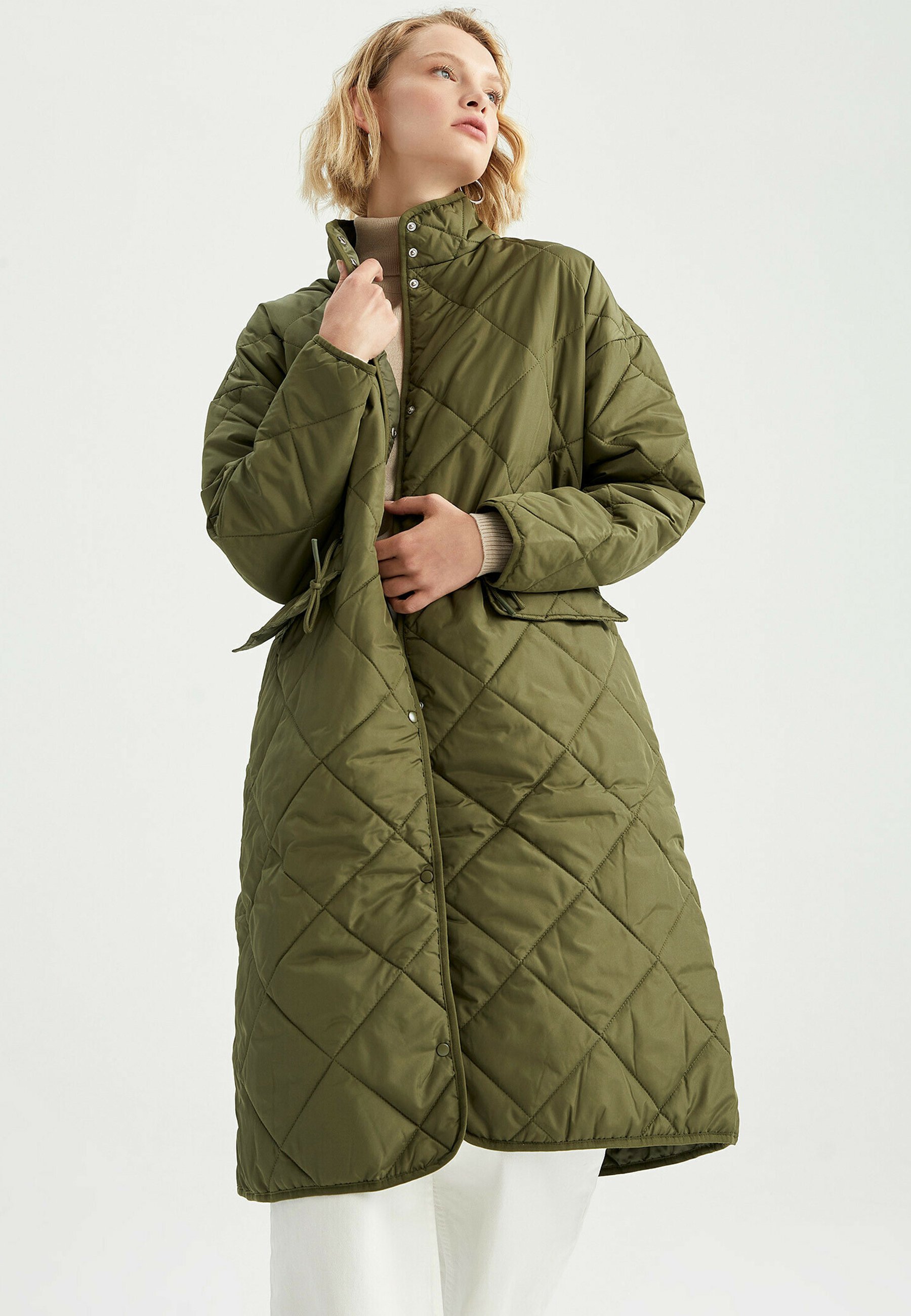 Пальто зимнее Defacto с высоким воротником, хаки цена и фото