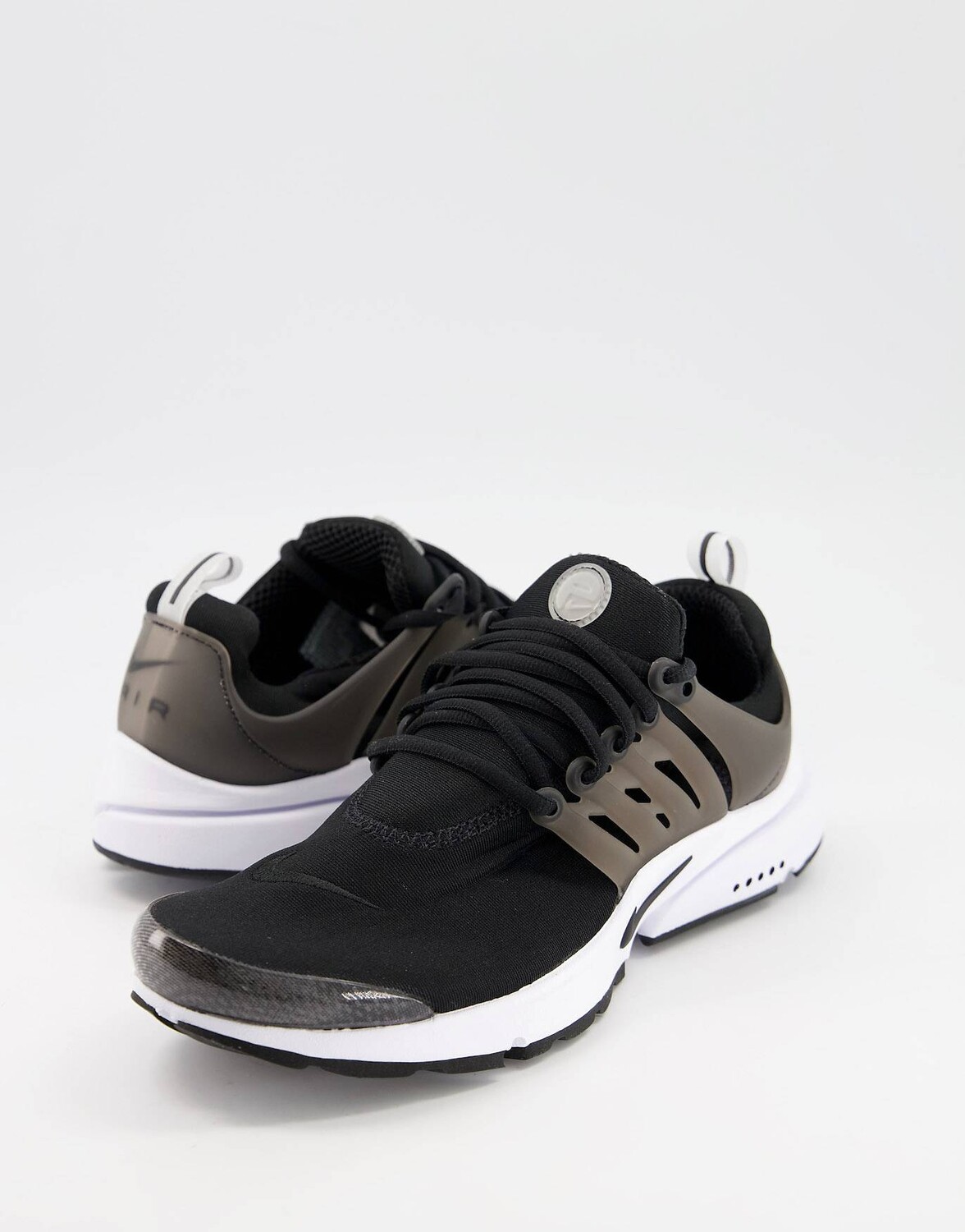 

Черно-белые кроссовки Nike Air Presto