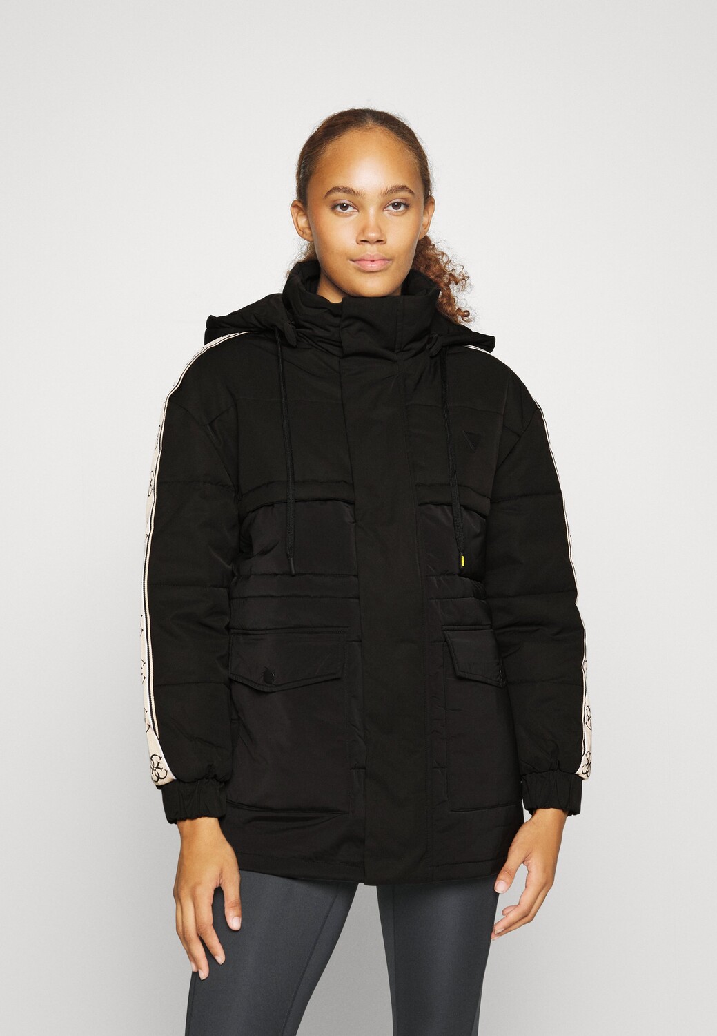 

Куртка Guess, черный