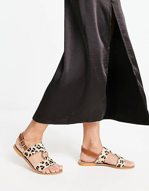 

Кожаные сандалии на плоской подошве с леопардовым принтом ASOS DESIGN Fancy