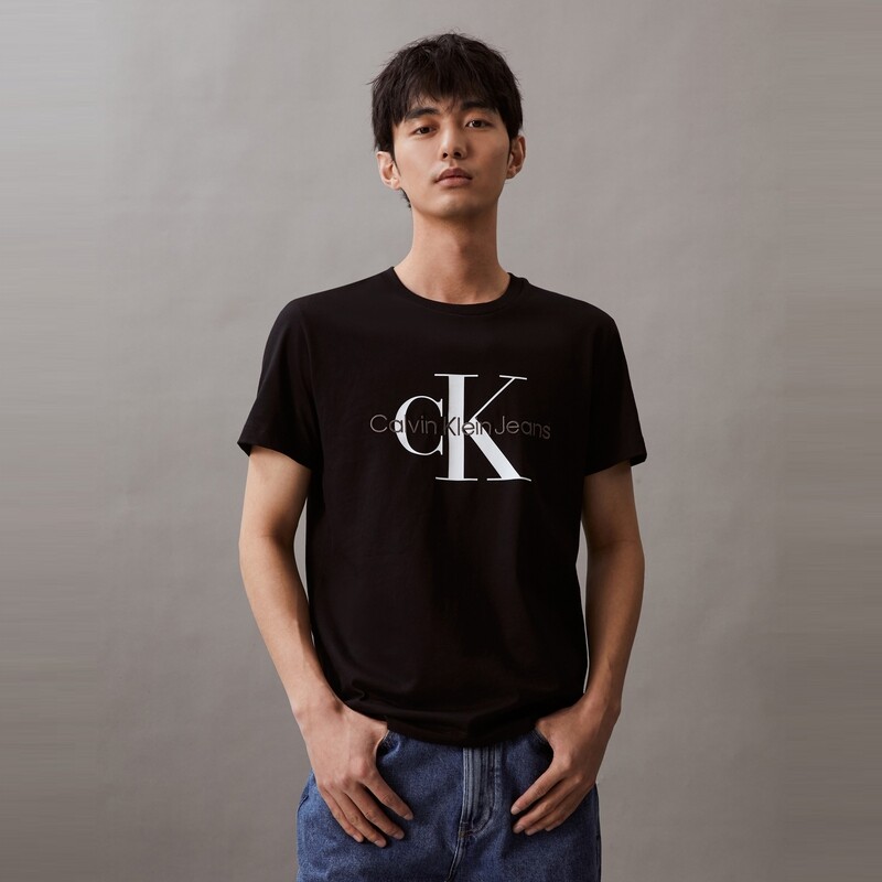 

Футболка Calvin Klein Jeans с надписью и короткими рукавами, черный