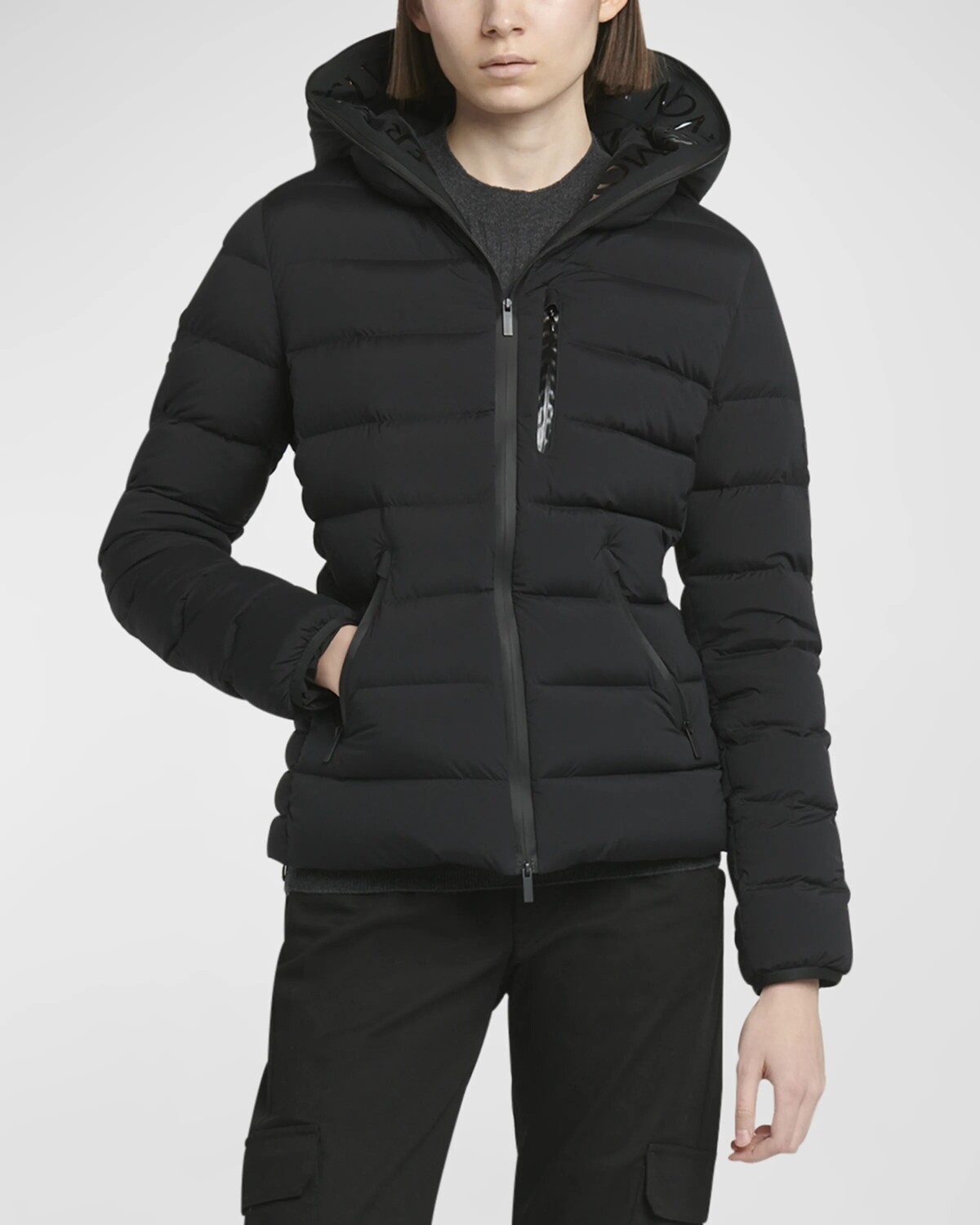 

Пуховик Herbe из эластичного нейлона с капюшоном Moncler, цвет Black