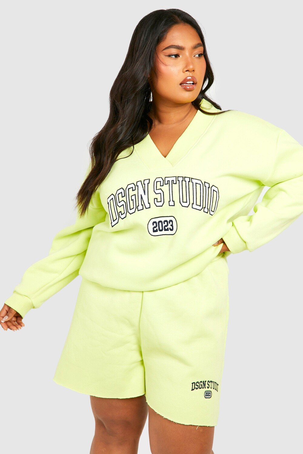 

Короткий спортивный костюм plus dsgn studio с v-образным вырезом Boohoo, лаймовый