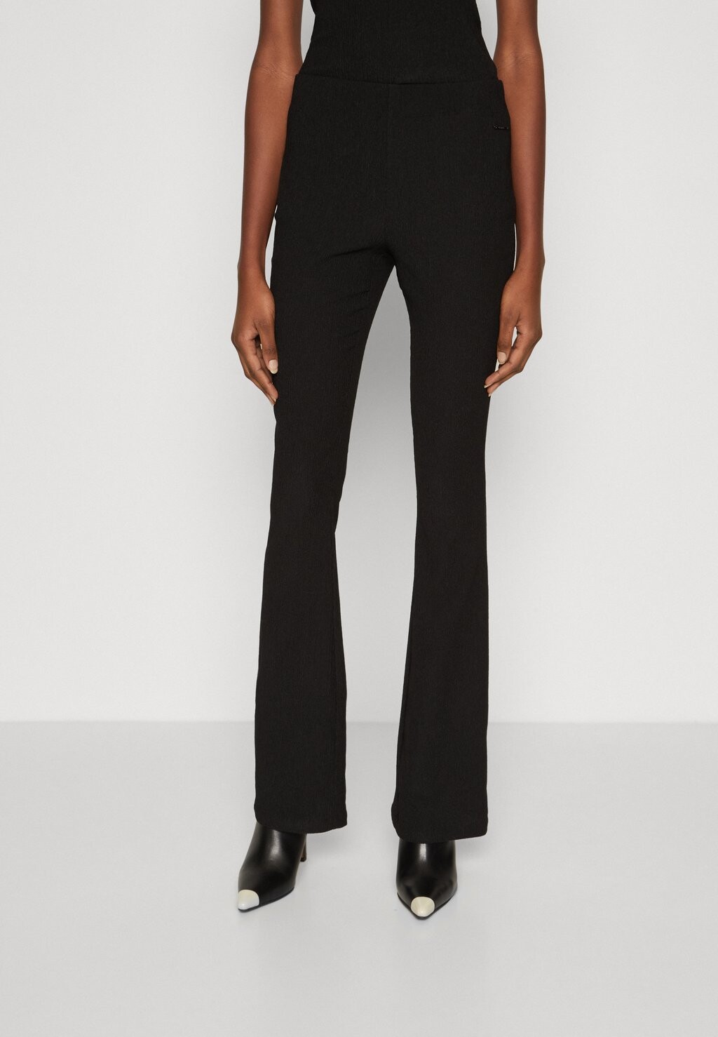 

Брюки из ткани FLARED Calvin Klein, черный