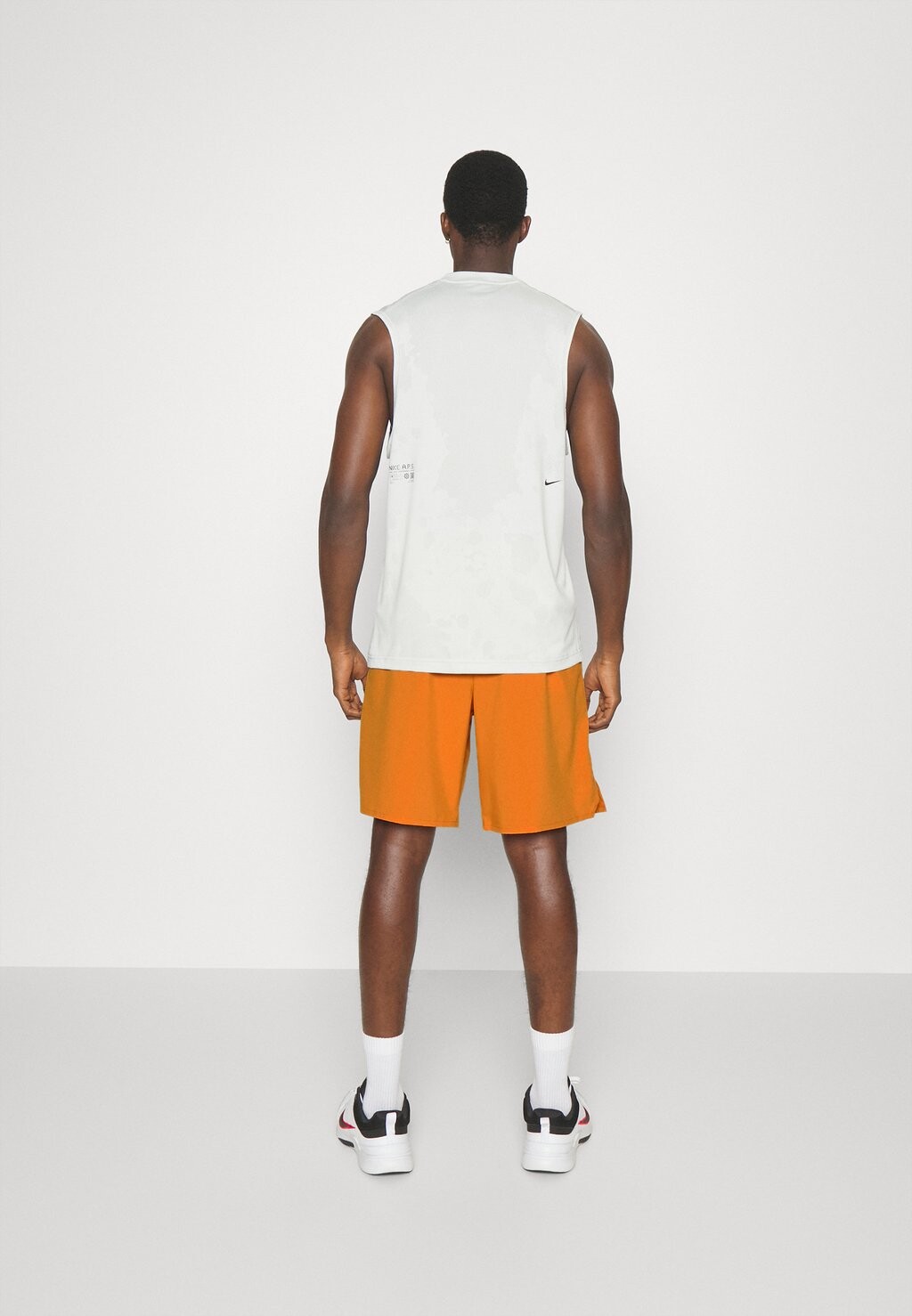 

Спортивные шорты Nike