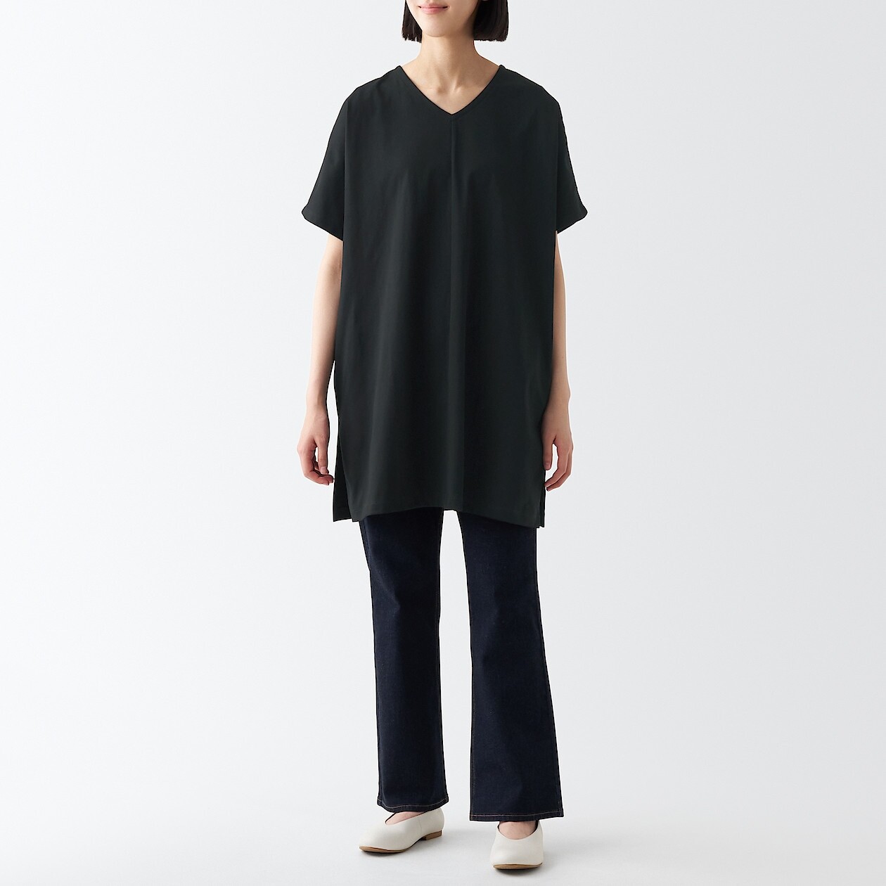 

Классная туника с V-образным вырезом и УФ-вырезом MUJI, черный