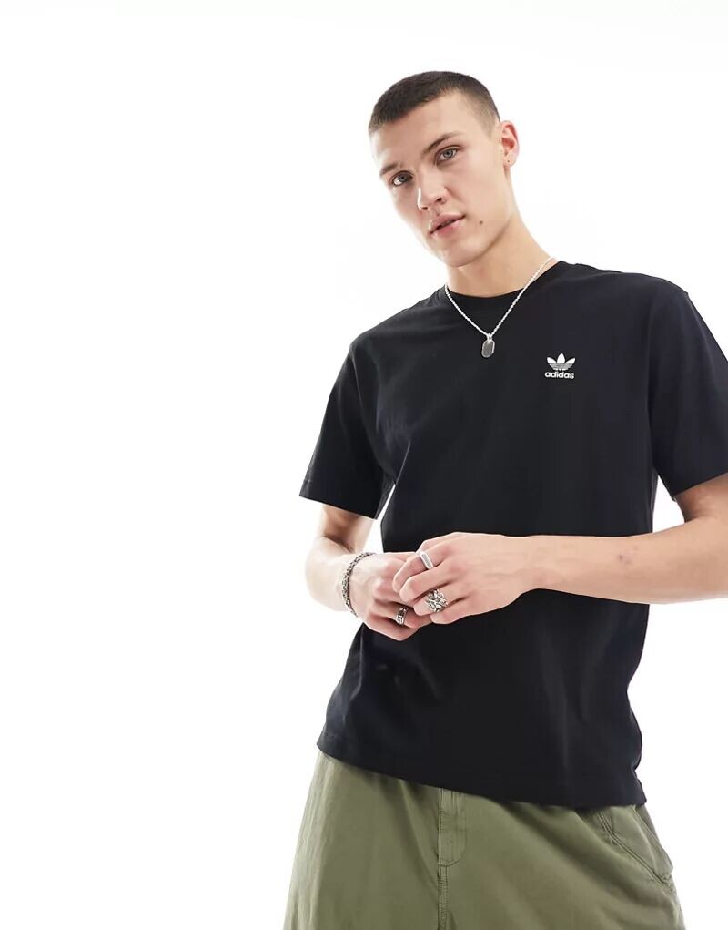 

Черная футболка adidas Originals Trefoil Essentials