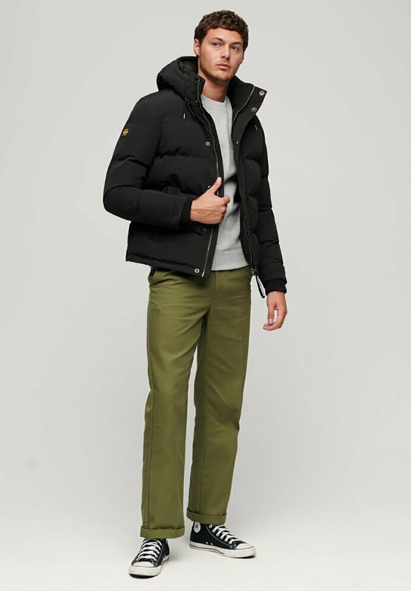 

Куртка Superdry EVEREST HOODED PUFFER, цвет jet black