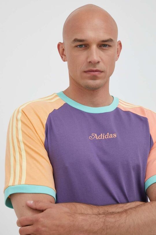 

Хлопковая футболка adidas Originals, фиолетовый