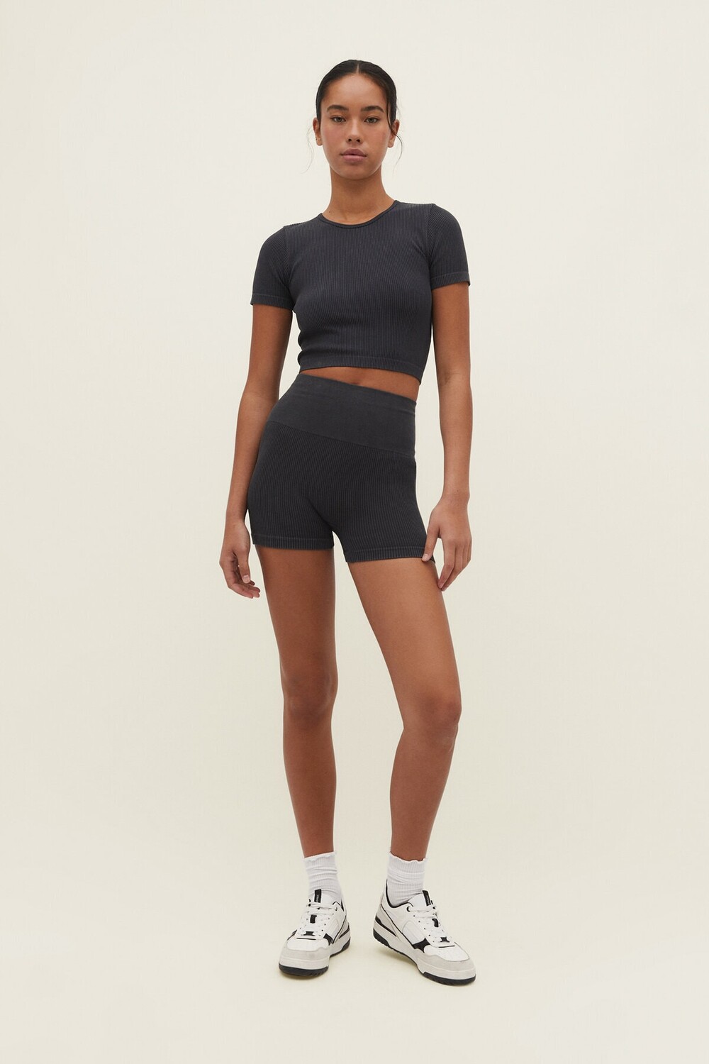 

Короткие бесшовные колготки с эффектом выцветания Stradivarius, серый