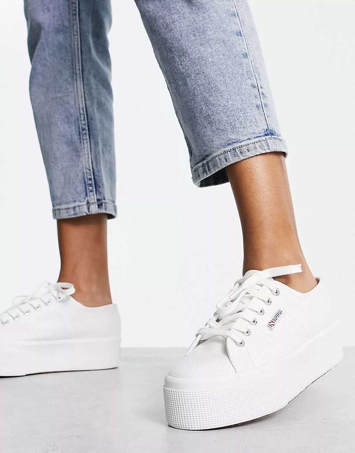 

Белые кроссовки Superga 2790 на плоской платформе высотой 4 см, Белый