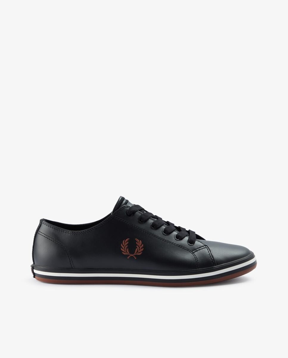 

Кожаные кроссовки унисекс с черными шнурками и логотипом сбоку Fred Perry, черный