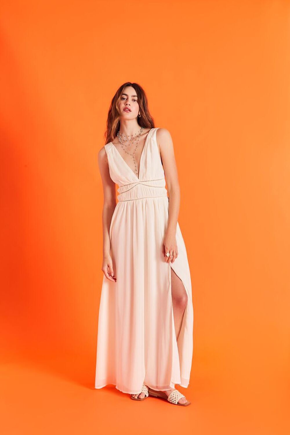 

Шифоновое платье-миди без рукавов Forever 21, слоновая кость