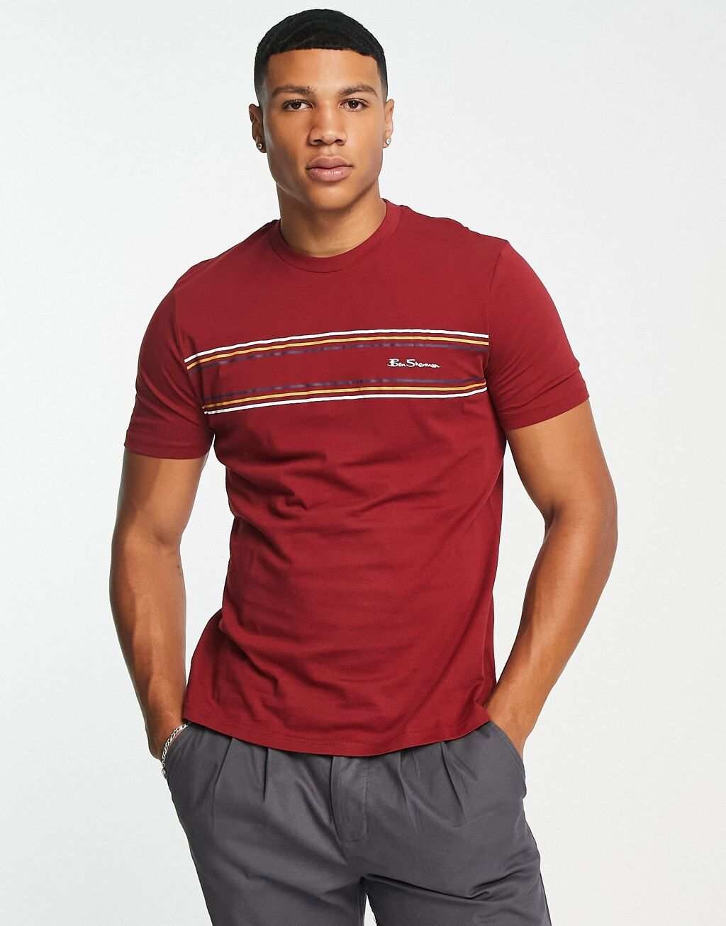 

Красная футболка с полосками на груди Ben Sherman