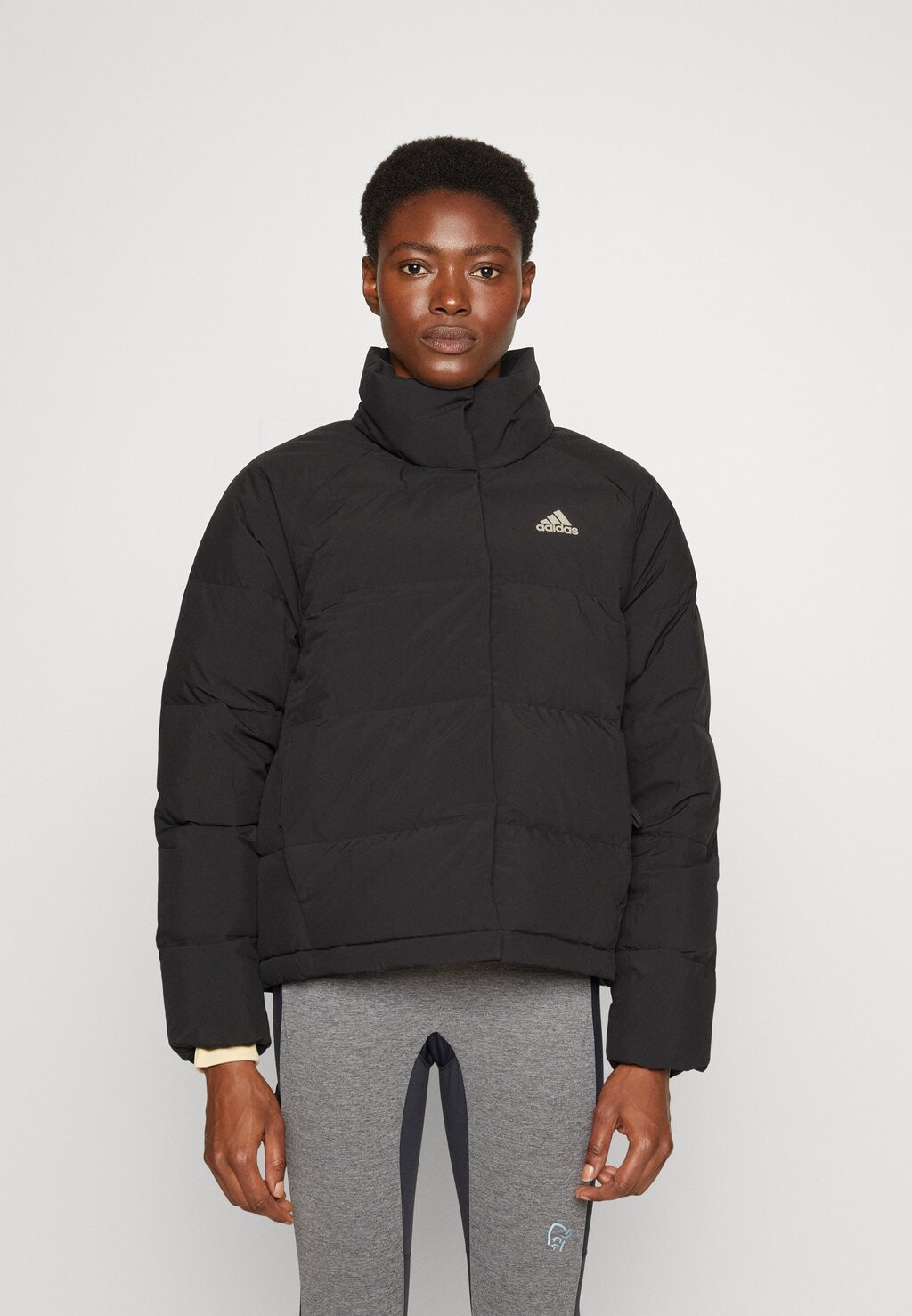 

Пуховик Adidas, черный