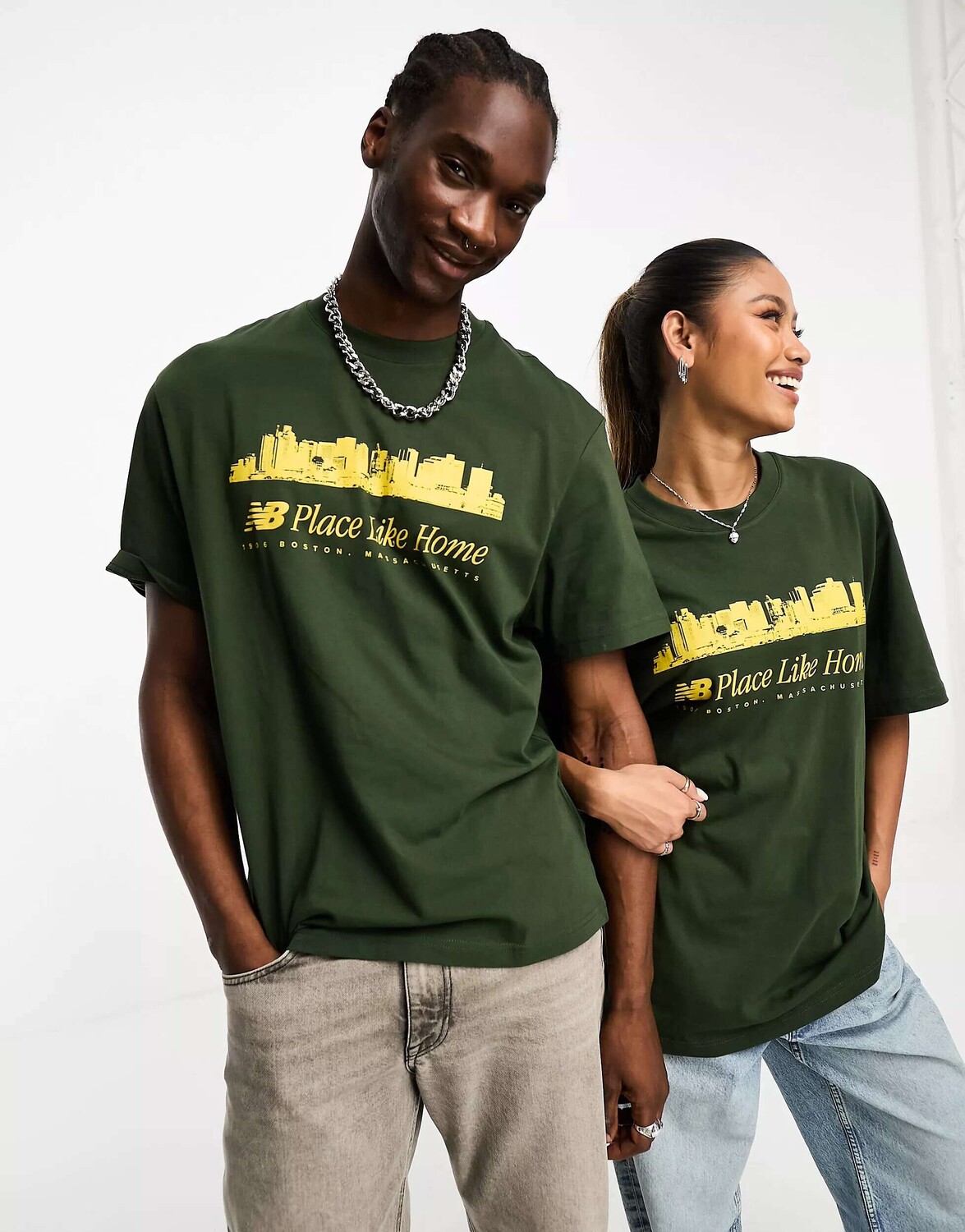 

Оверсайз-футболка унисекс темно-зеленого и горчичного цвета New Balance NB Place Like Homeдля ASOS, Зеленый