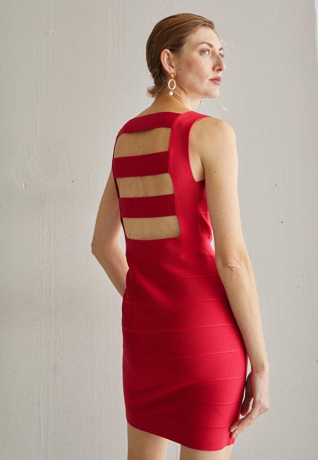 

Платье-джемпер ICON SQUARE NECK CUTOUT BACK MINI DRESS Hervé Léger, красный