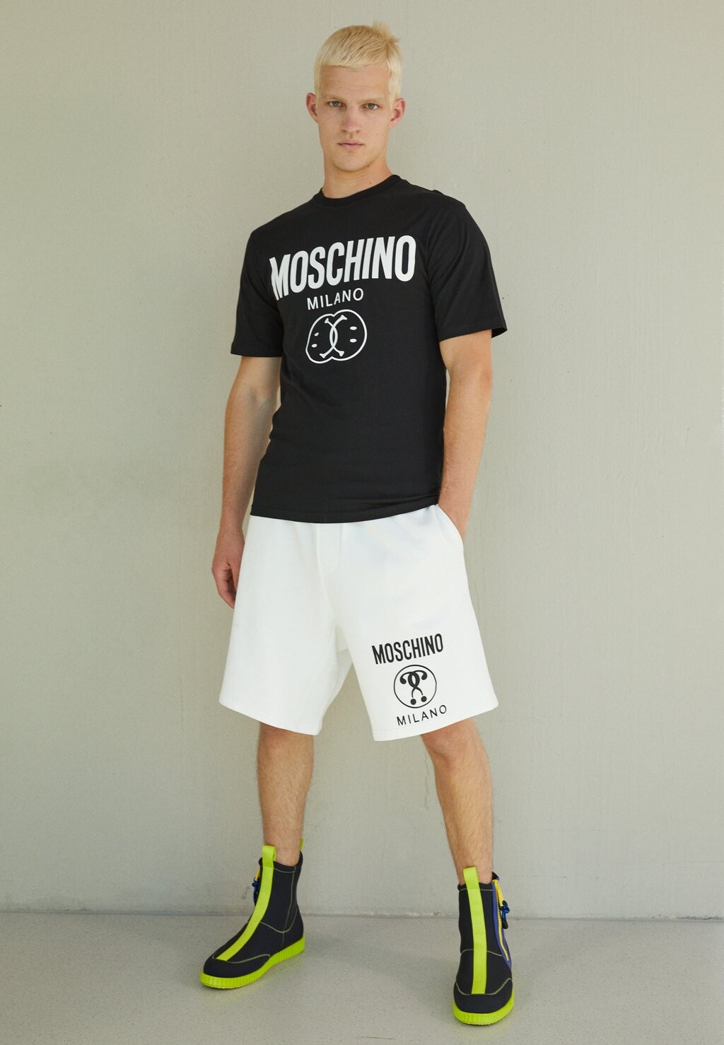 

Футболка с принтом MOSCHINO, черная, Черный