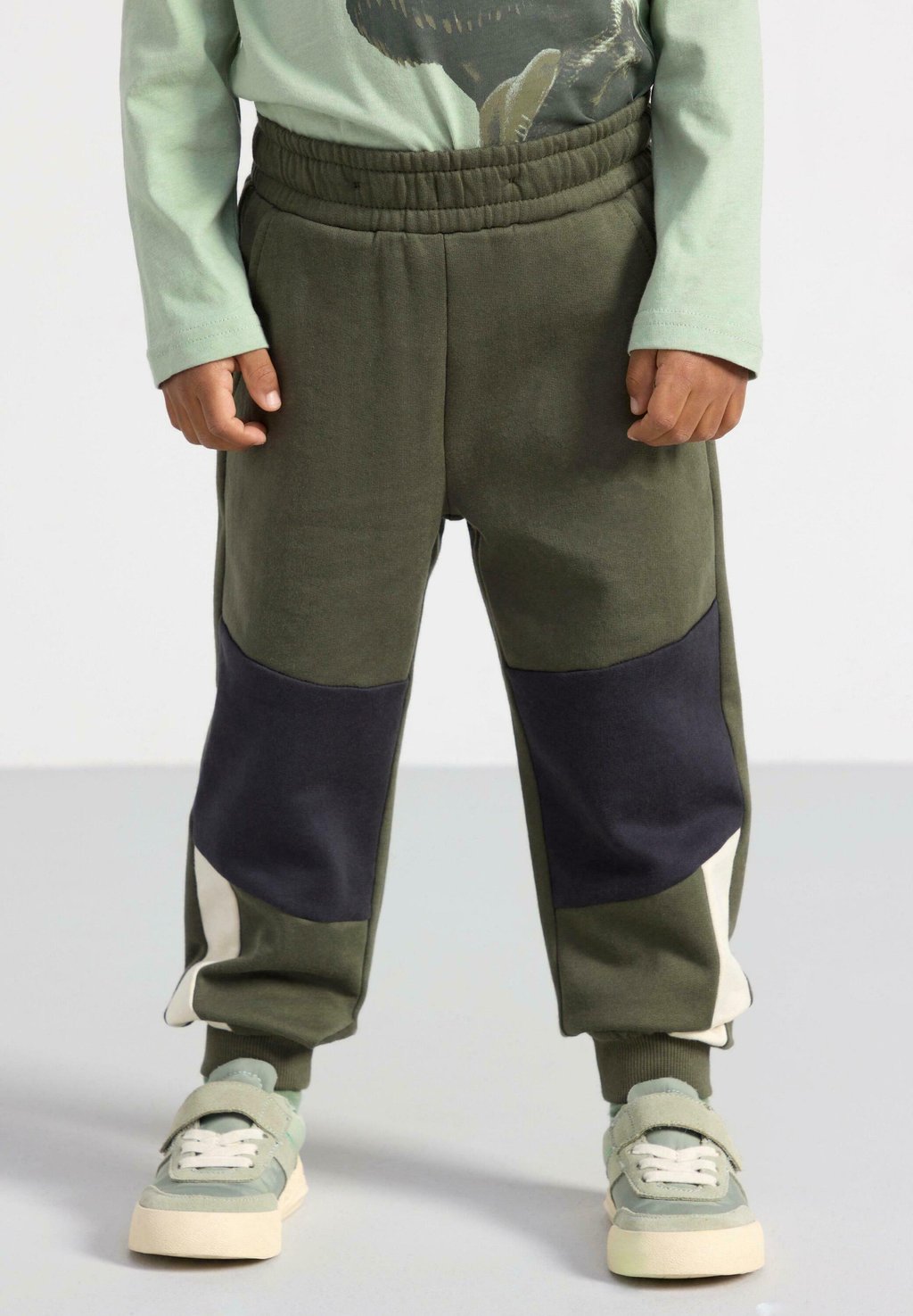 Спортивные штаны JOGGERS WITH BRUSHED INSIDE Lindex, цвет dark dusty khaki