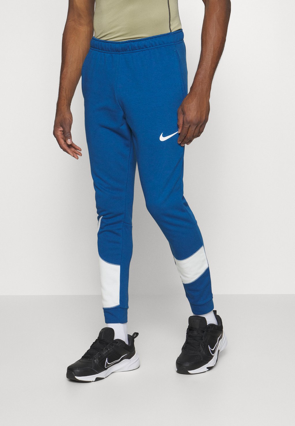 Спортивные брюки PANT TAPER ENERGY Nike, синий/белый спортивные брюки pant taper energy nike цвет oil green sea glass