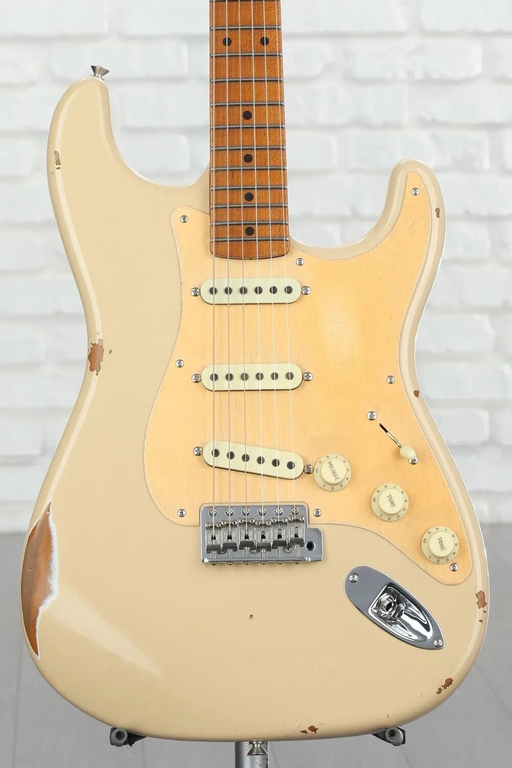 

Ограниченная серия Fender Custom Shop Roasted '56 Электрогитара Stratocaster Relic - Desert Sand