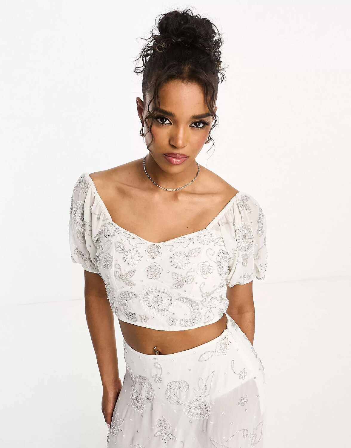 

Белый корсетный топ с украшением Miss Selfridge Premium