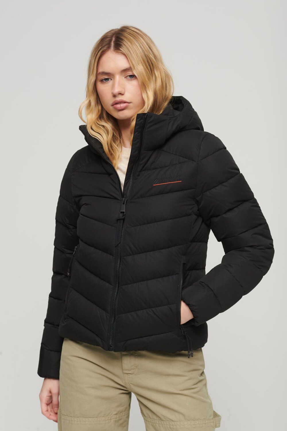 

Утепленная куртка с капюшоном из микрофибры Superdry, черный