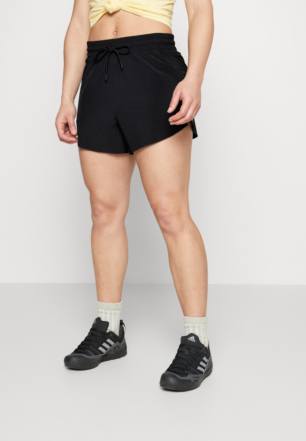 

Спортивные шорты Athleta, черный