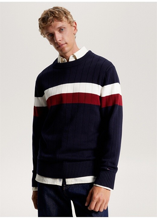 

Белый мужской свитер приталенного кроя с круглым вырезом Tommy Hilfiger