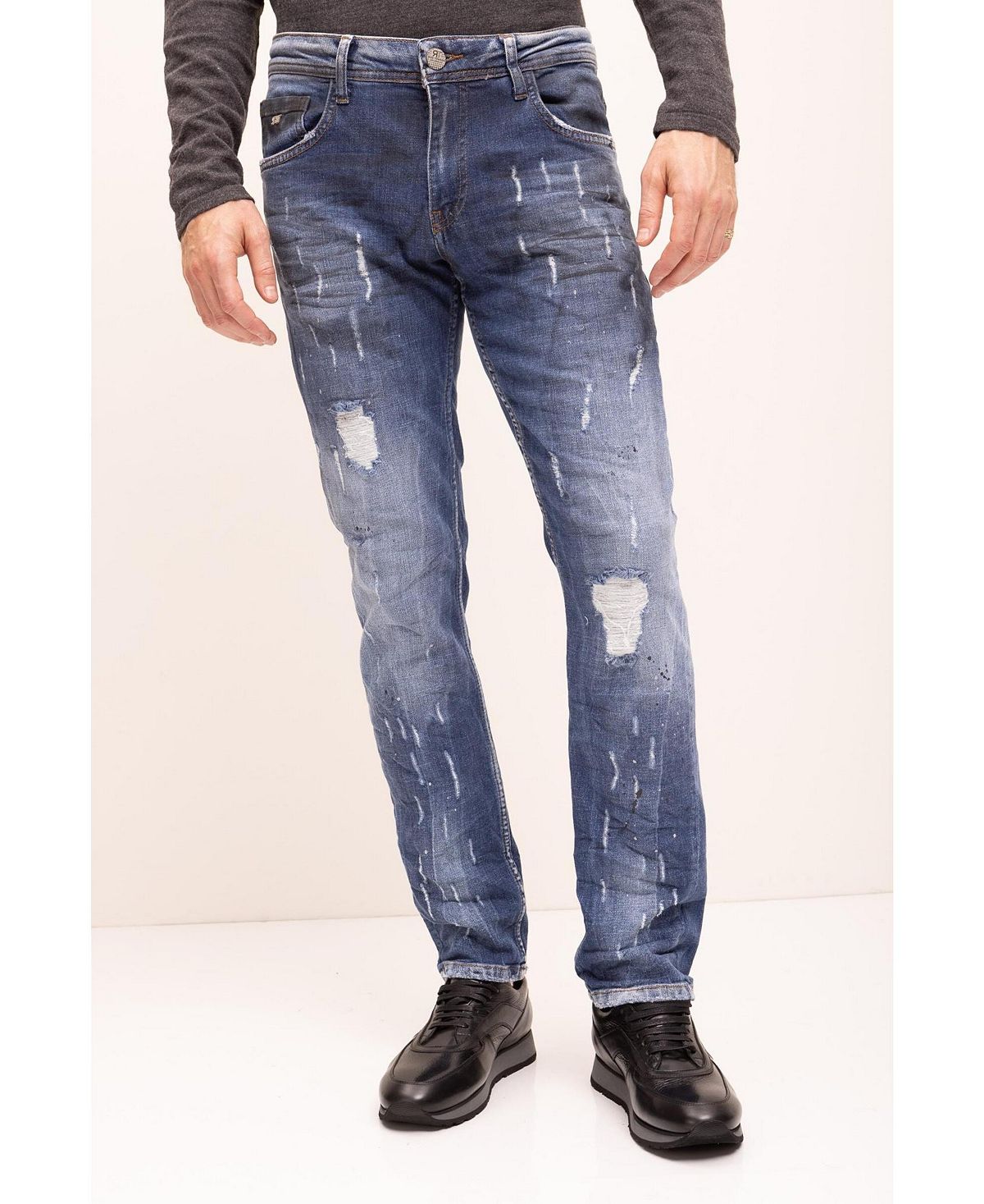 цена Мужские современные потертые джинсы из денима RON TOMSON