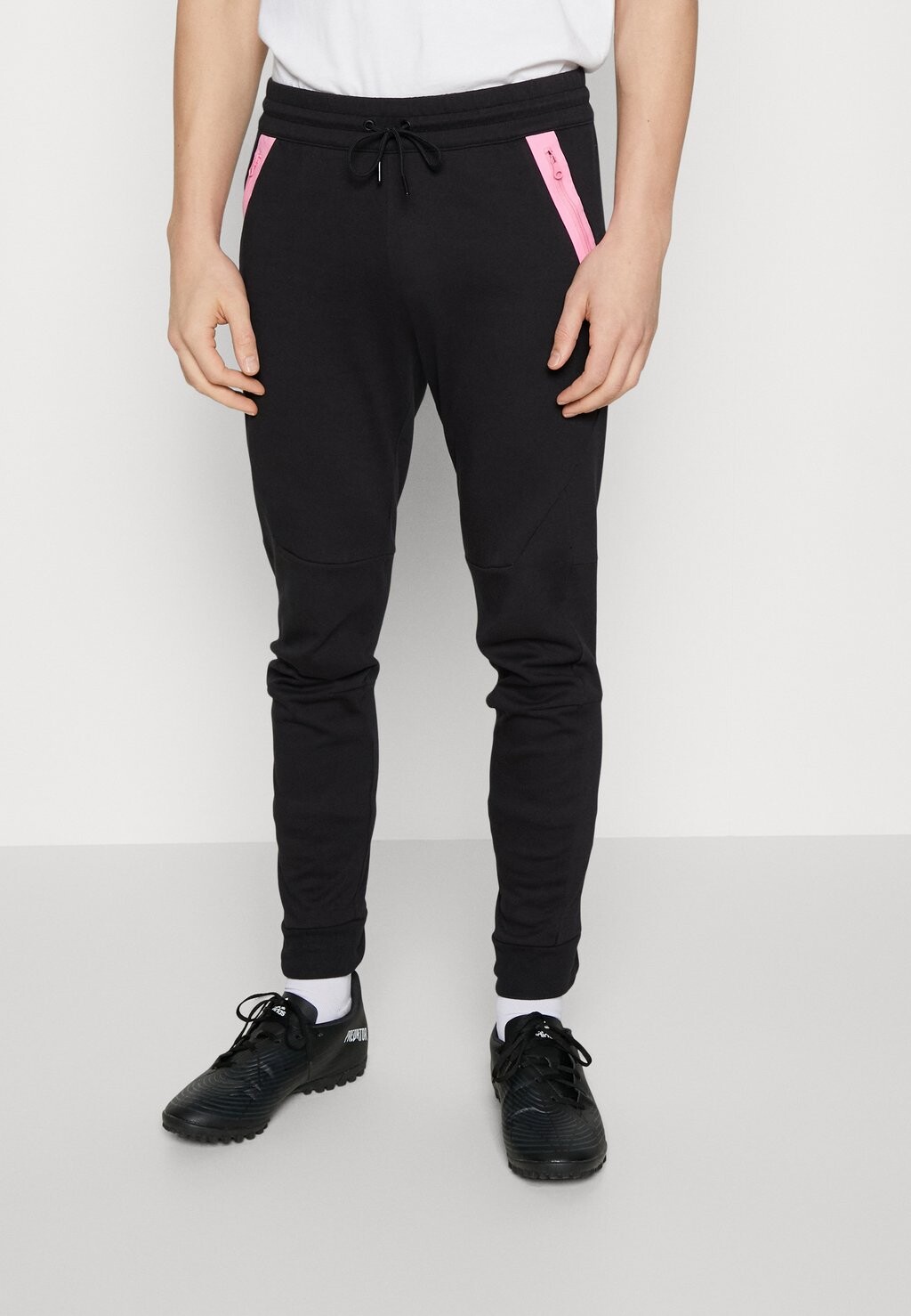 

Спортивные брюки Adidas