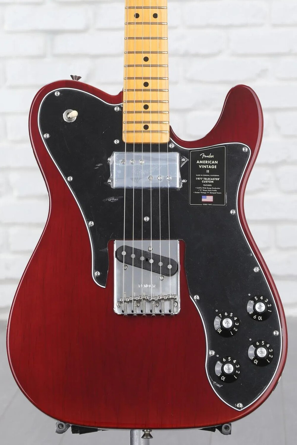 

Электрогитара Fender Limited Edition American Vintage II 1977 Telecaster Custom - вино