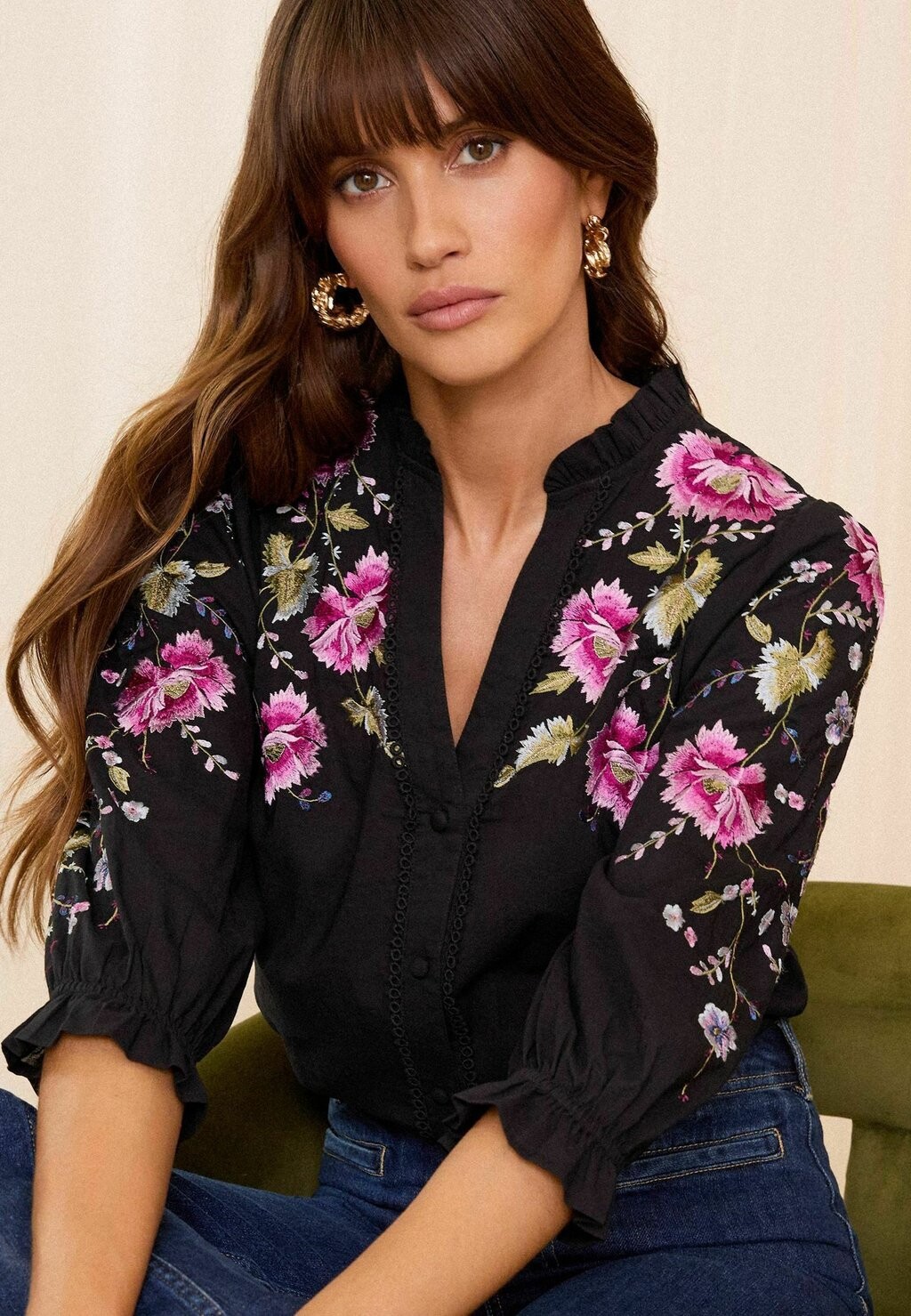 

Блузка на пуговицах EMBROIDERED V NECK 3/4 SLEEVE PETITE Love & Roses, черный