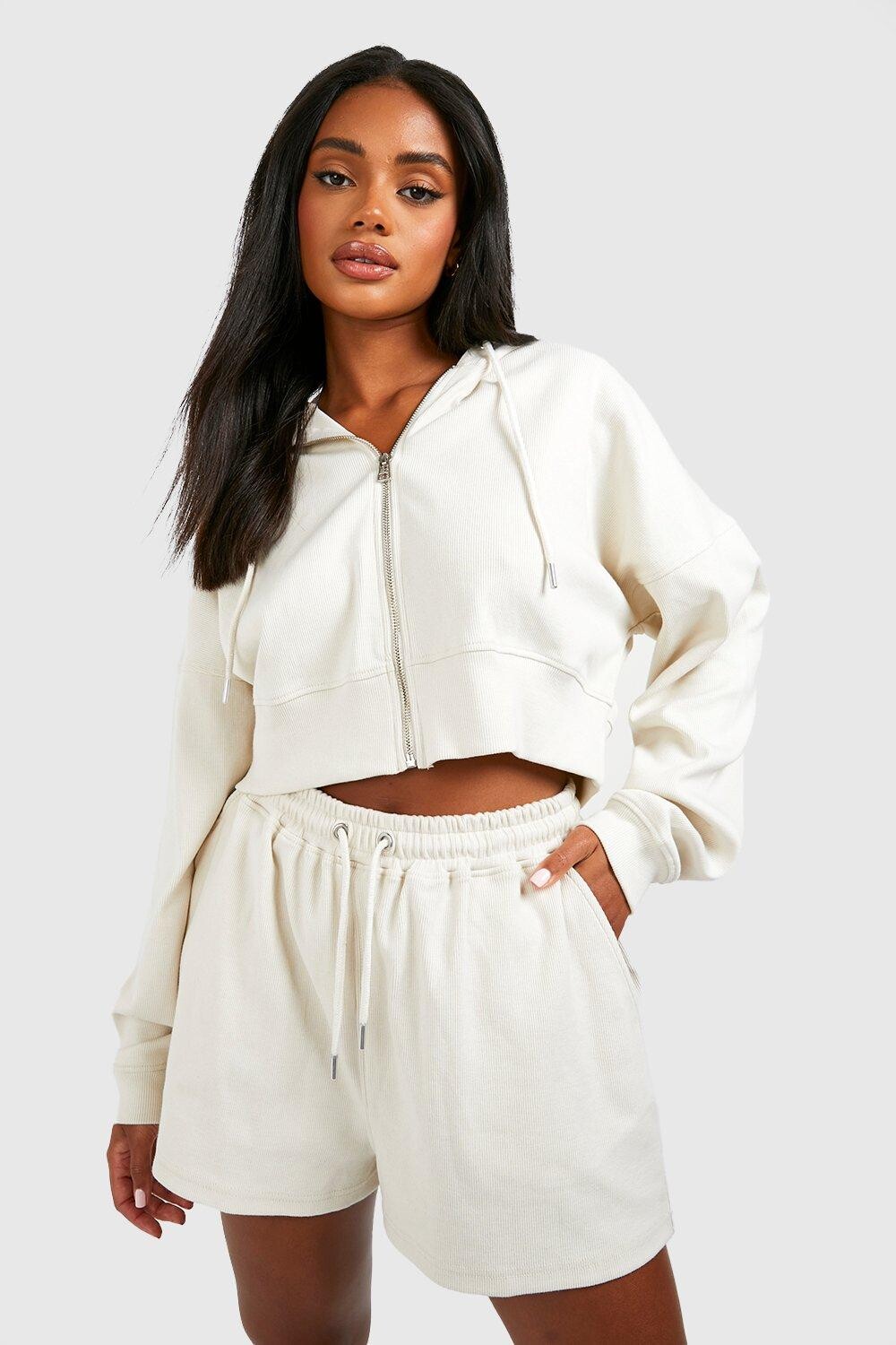 

Короткий спортивный костюм на ребричной молнии на короткой молнии Boohoo, экру