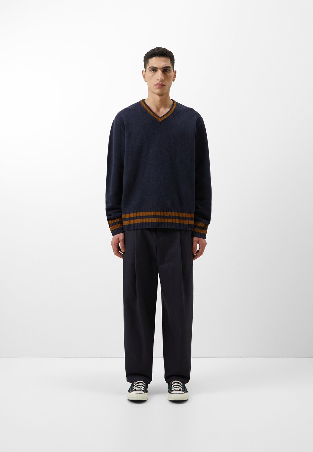

Свитер Stanford Carhartt WIP, цвет dark navy / deep brown