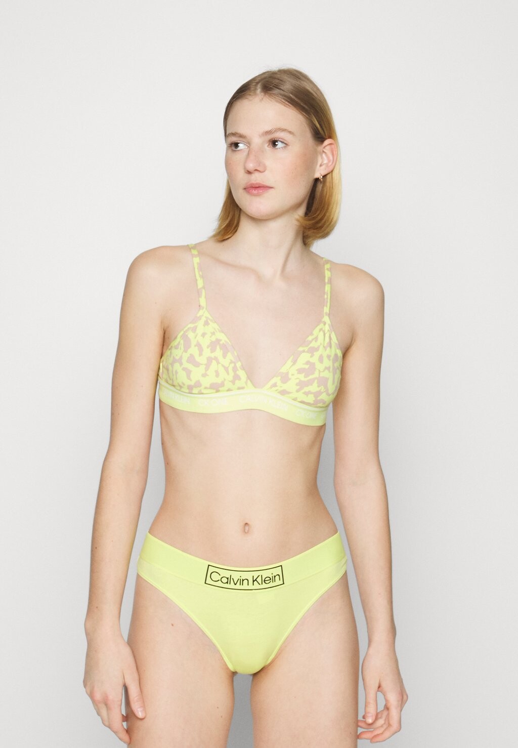 

Стринги Calvin Klein Underwear
