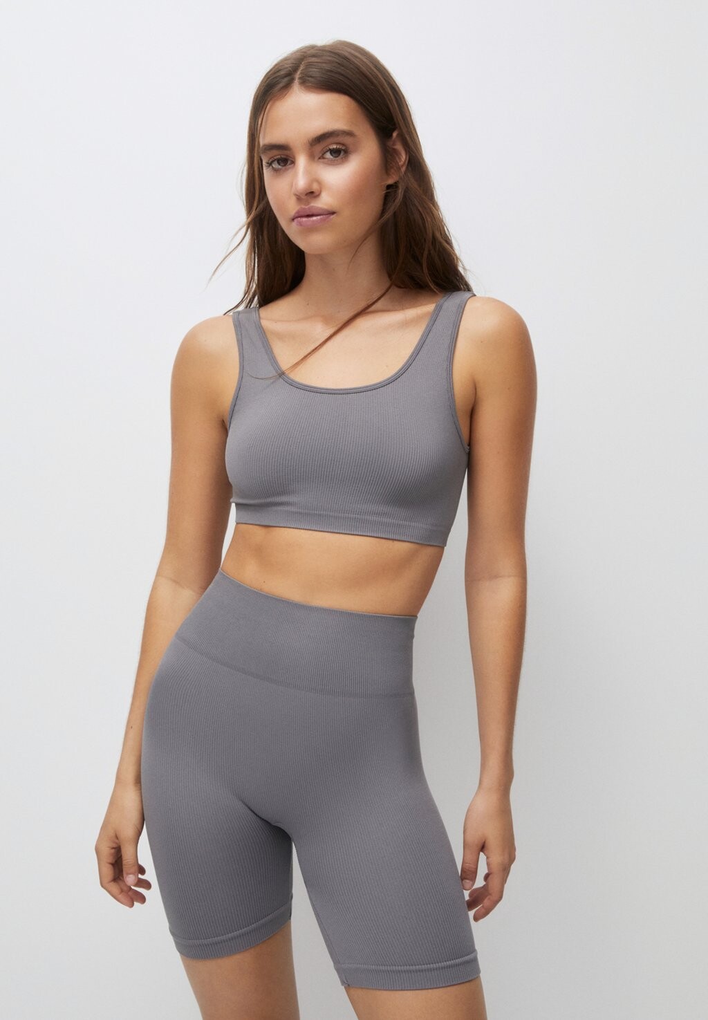 

Топ PULL&BEAR, серый