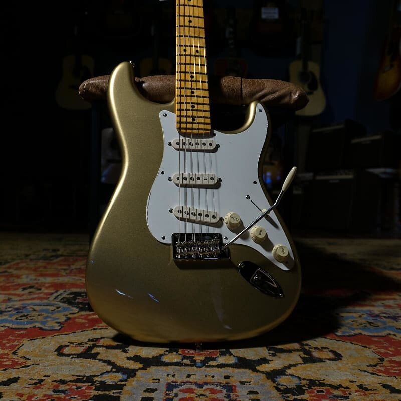 

Электрогитара Fender Lincoln Brewster Stratocaster - Aztec Gold