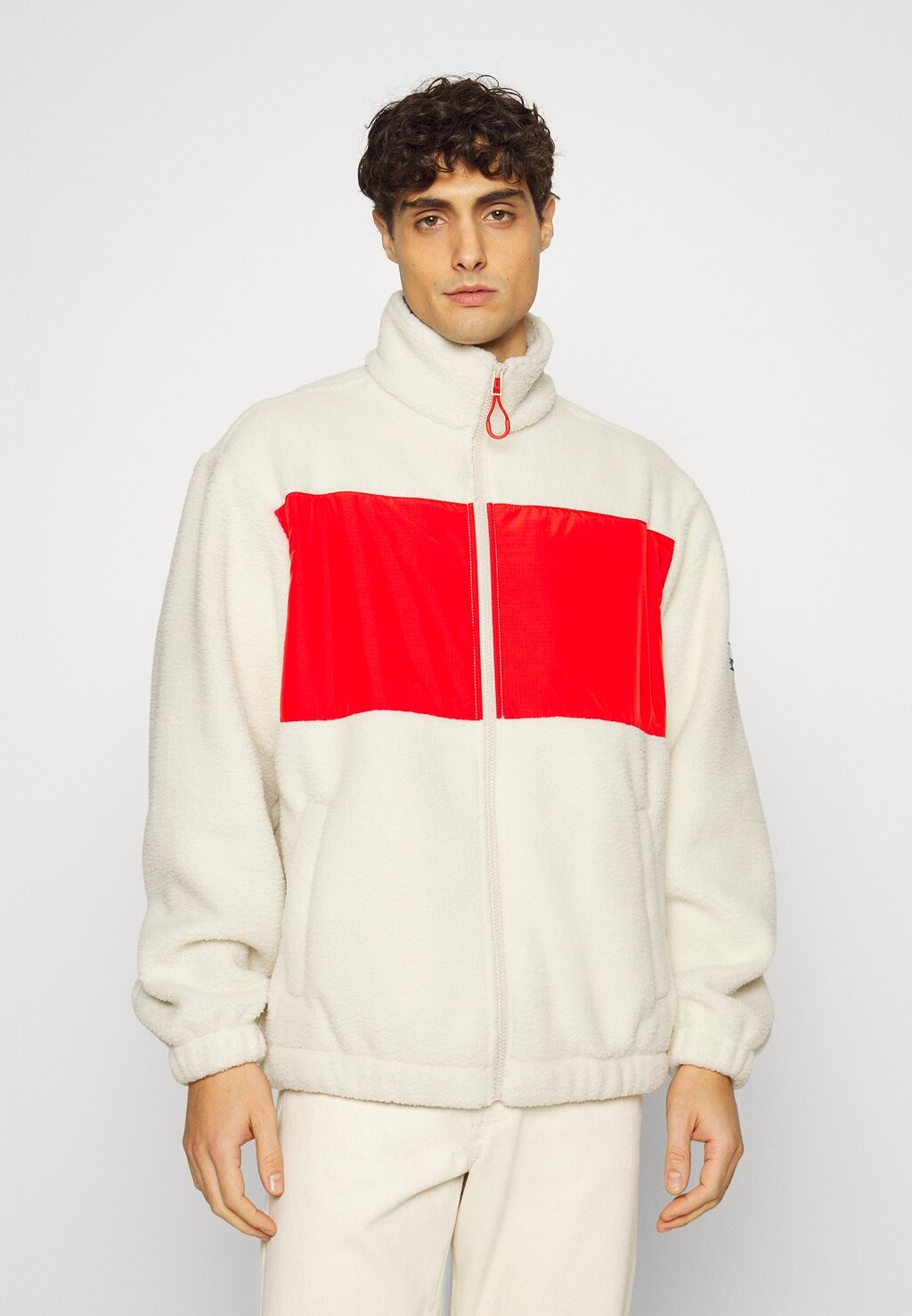 

Легкая куртка Tommy Jeans