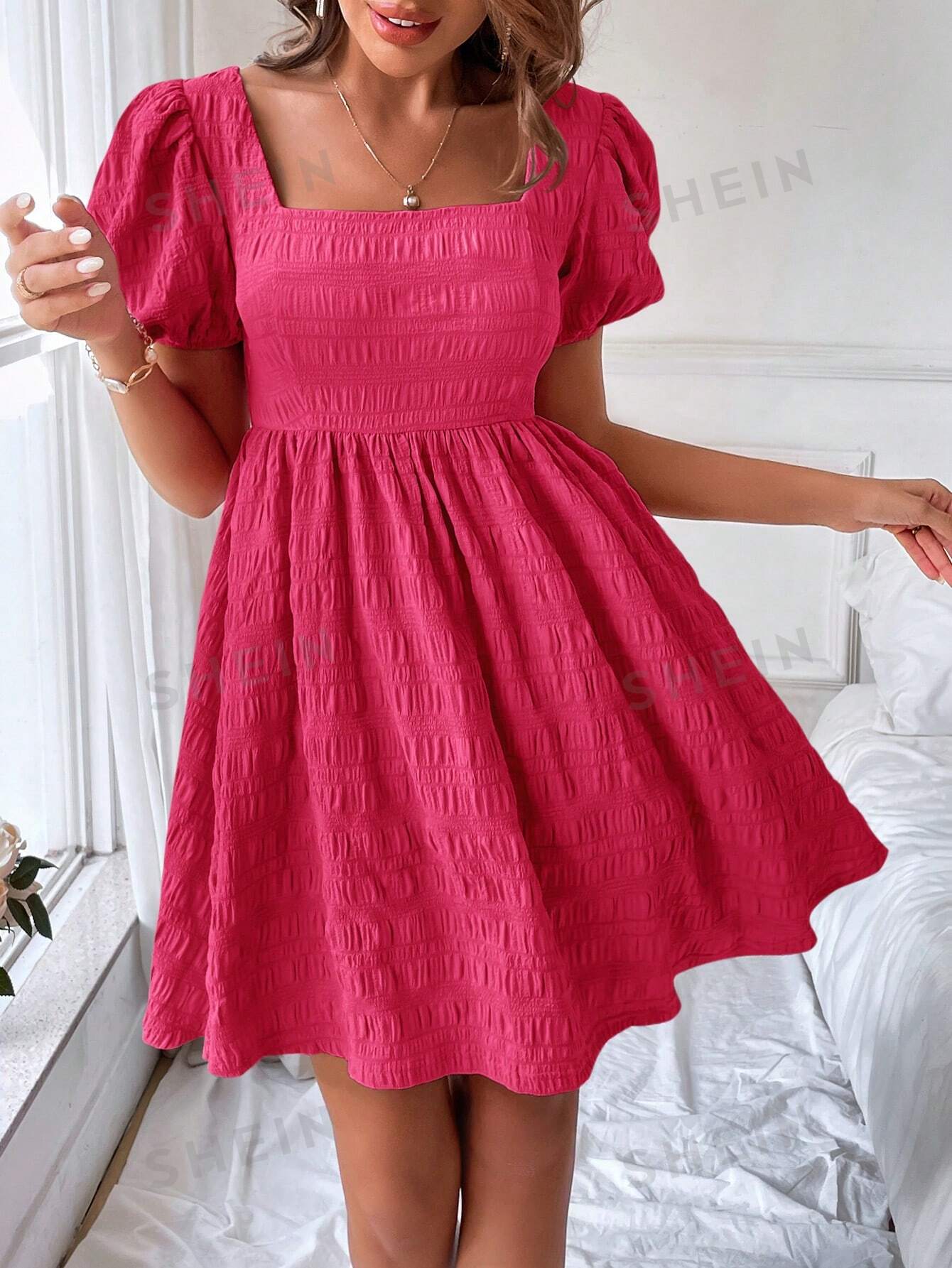 SHEIN VCAY Женское платье с квадратным вырезом и короткими пышными рукавами, ярко-розовый женское короткое платье aibeautyer летнее трапециевидное платье до середины икры с квадратным вырезом цветочным принтом пышными рукавами и вы