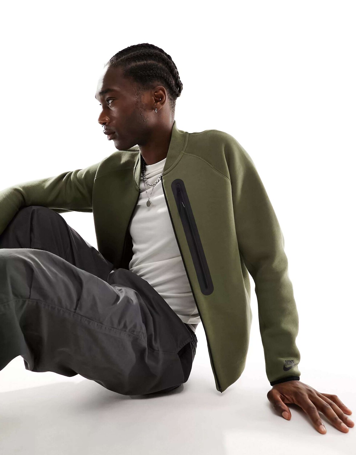 

Зимняя куртка Nike Tech Fleece цвета хаки