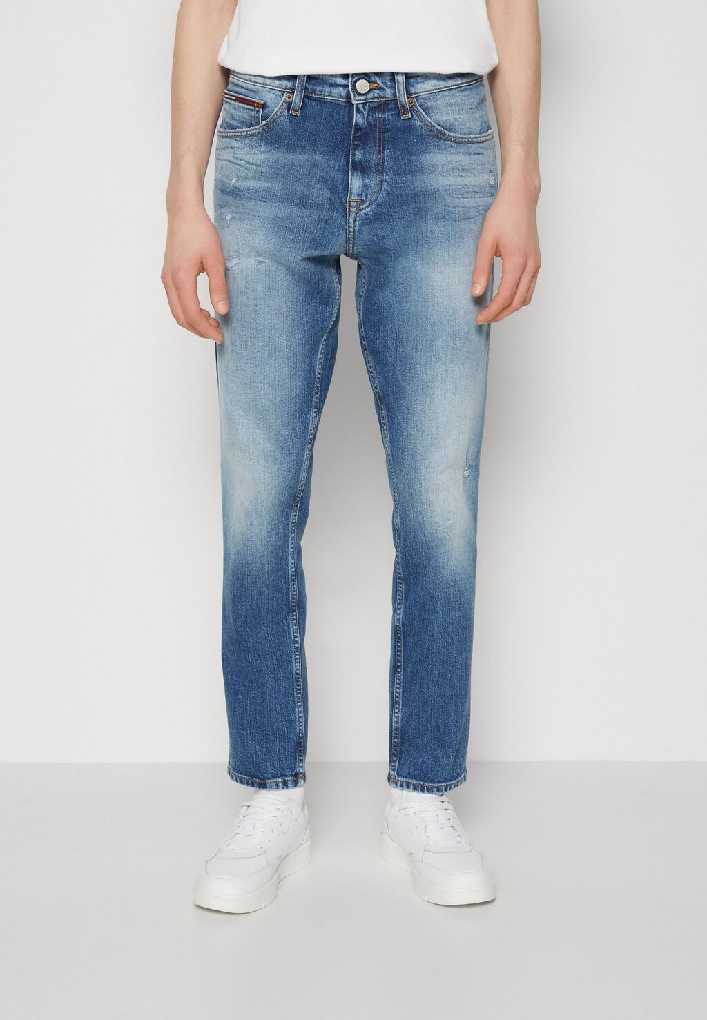 

Зауженные джинсы Tommy Jeans