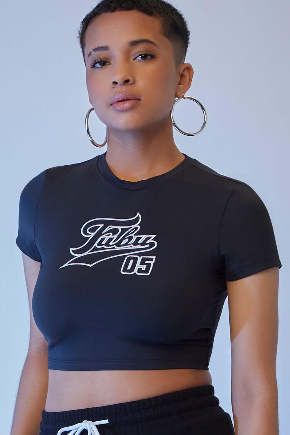 

Укороченная футболка FUBU с вышивкой Forever 21, черный